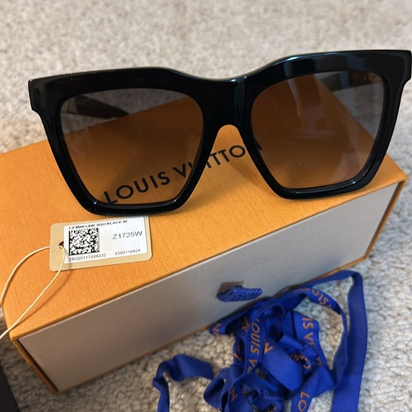 Sunglasses - Picture 3 of 7